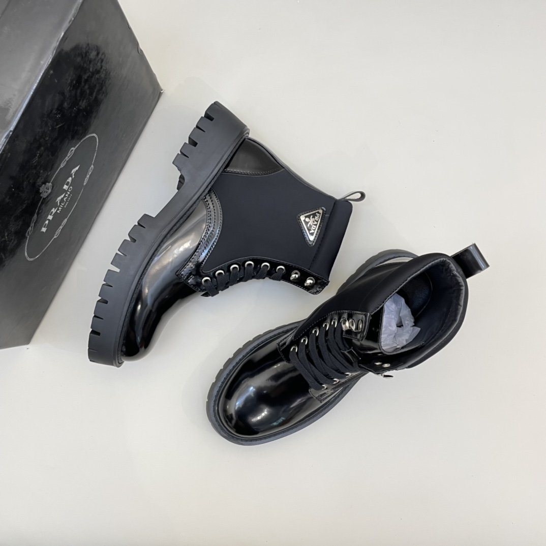 Classic Black High Top Boots 0823121503