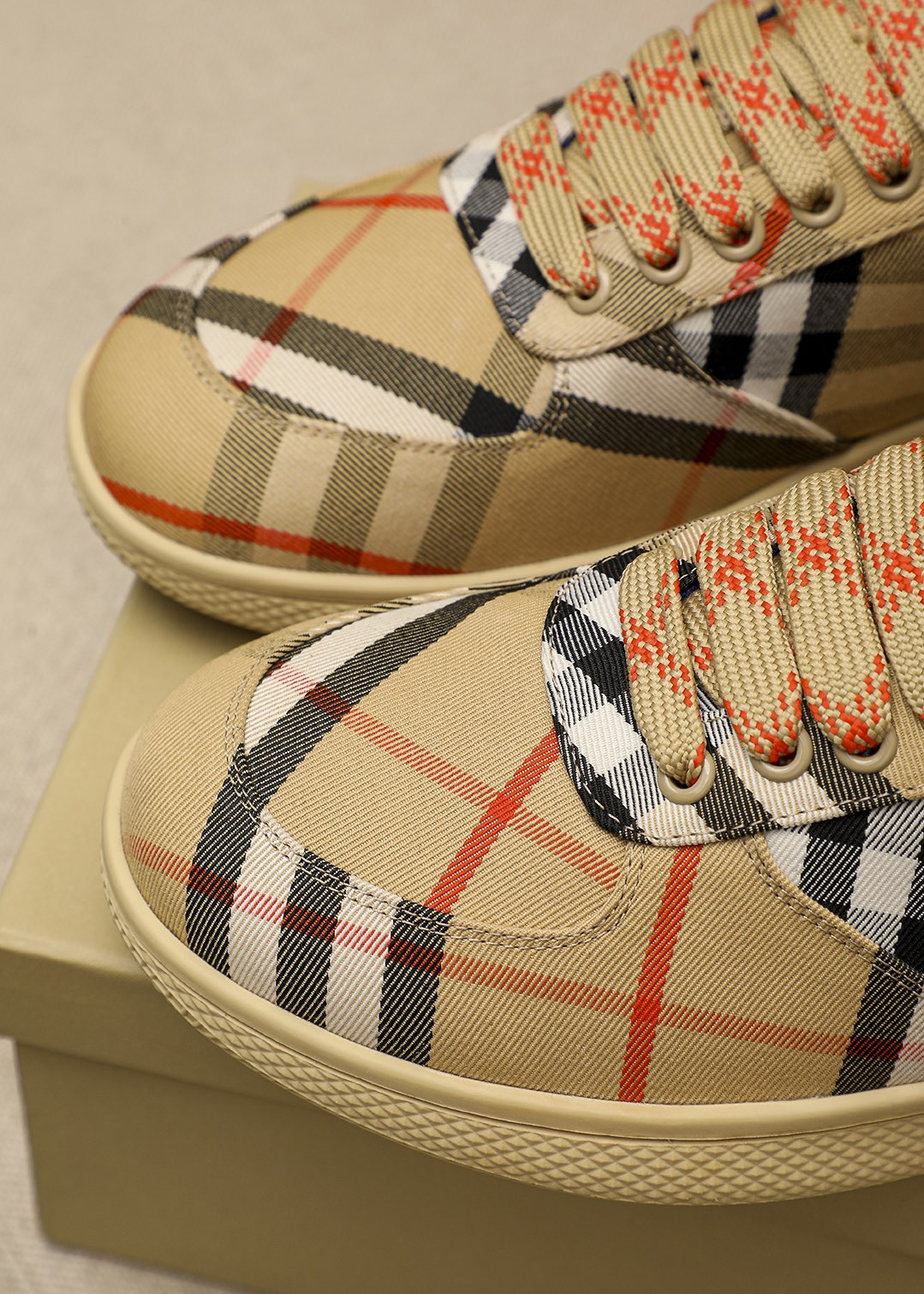 25 Luxury B Brand Casual Sneakers 042025052809