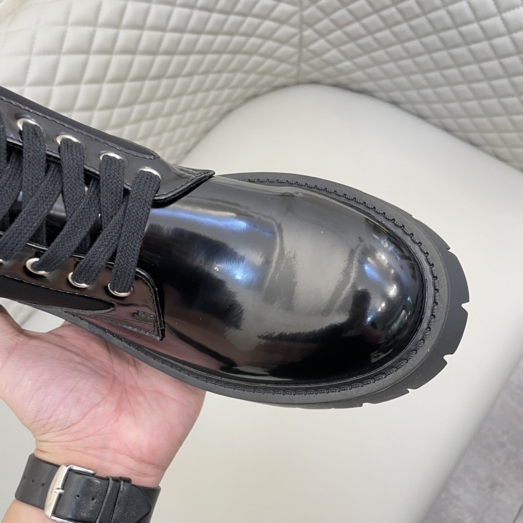 Classic Black High Top Boots 0823121503