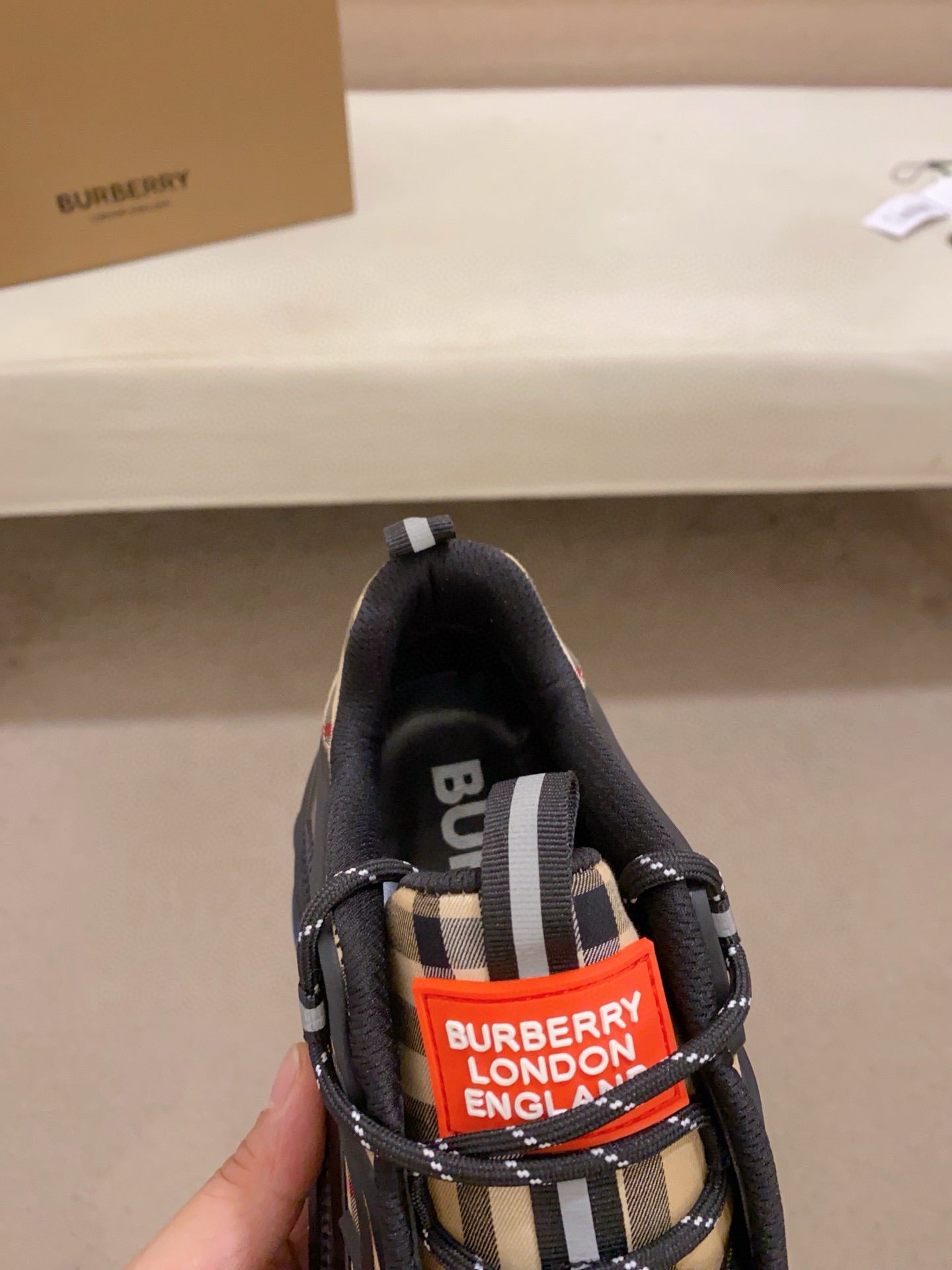 25 Luxury B Brand Casual Sneakers 0425010911
