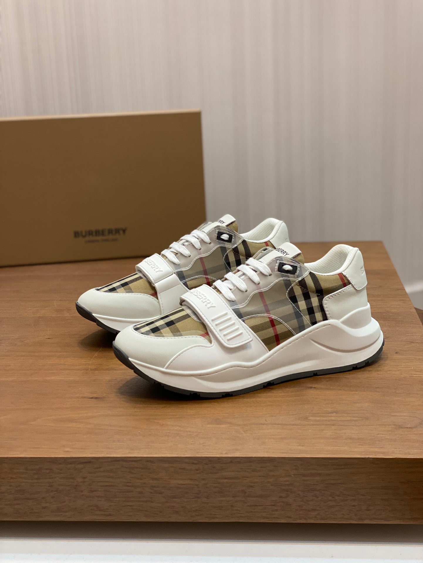 2024 bbr The latest fashionable men’s shoes fb0424072703