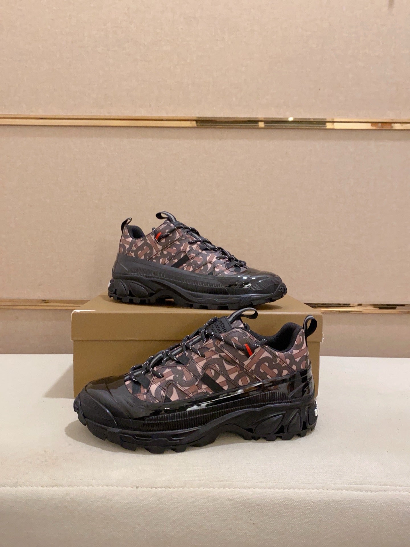 25 Luxury B Brand Casual Sneakers 0425010911