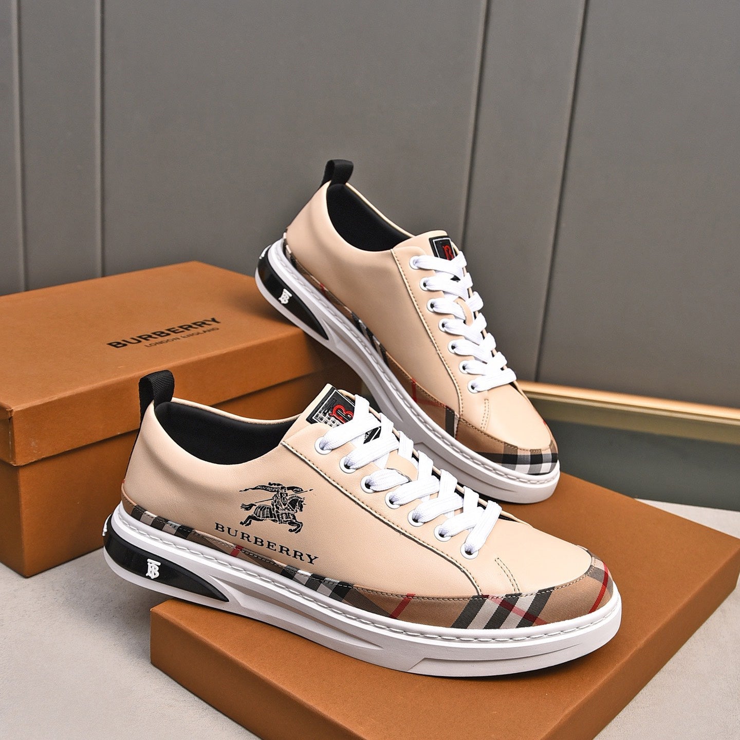 24 Luxury B Brand Casual Sneakers 0424082617