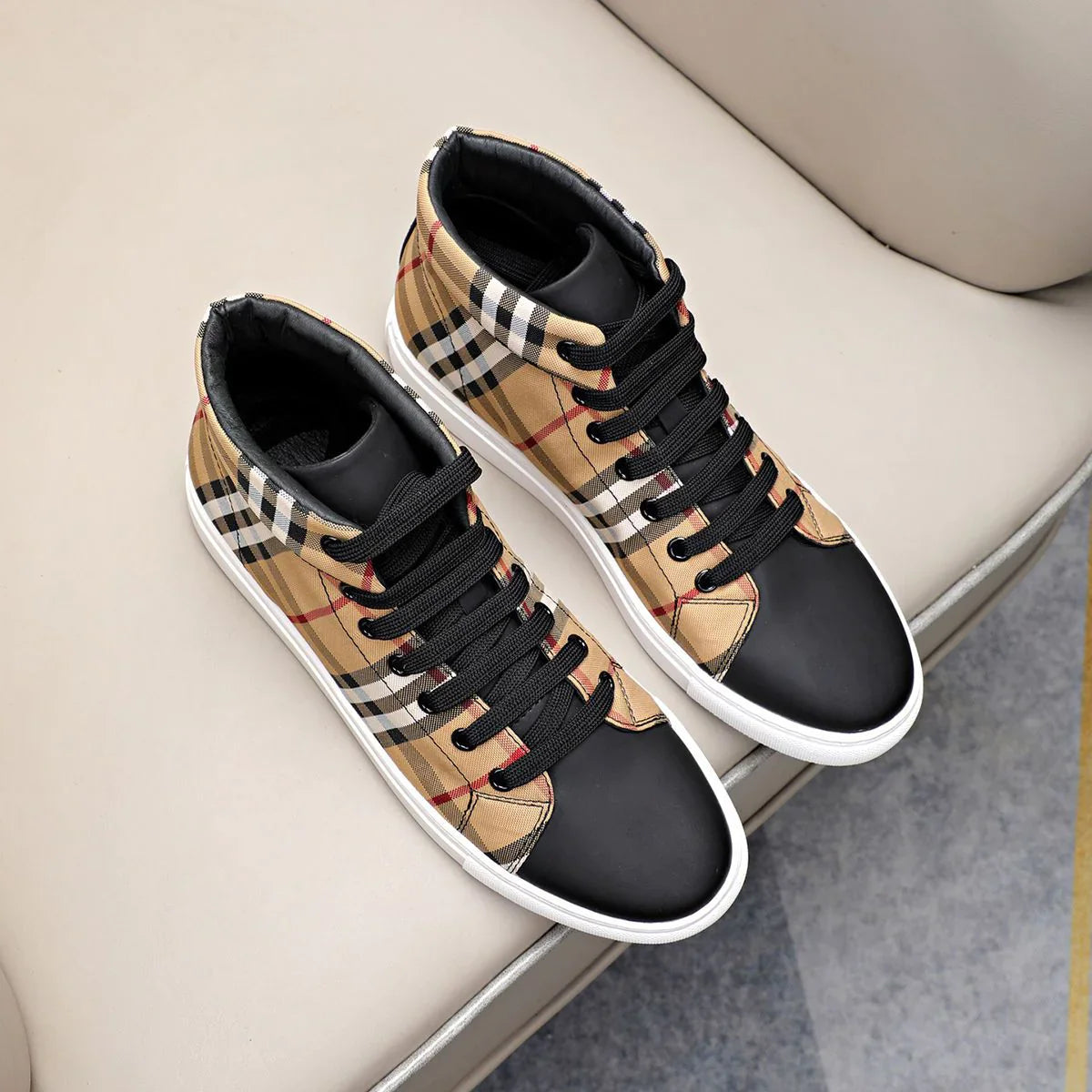 Casual and Versatile High-top Shoes 0823122606