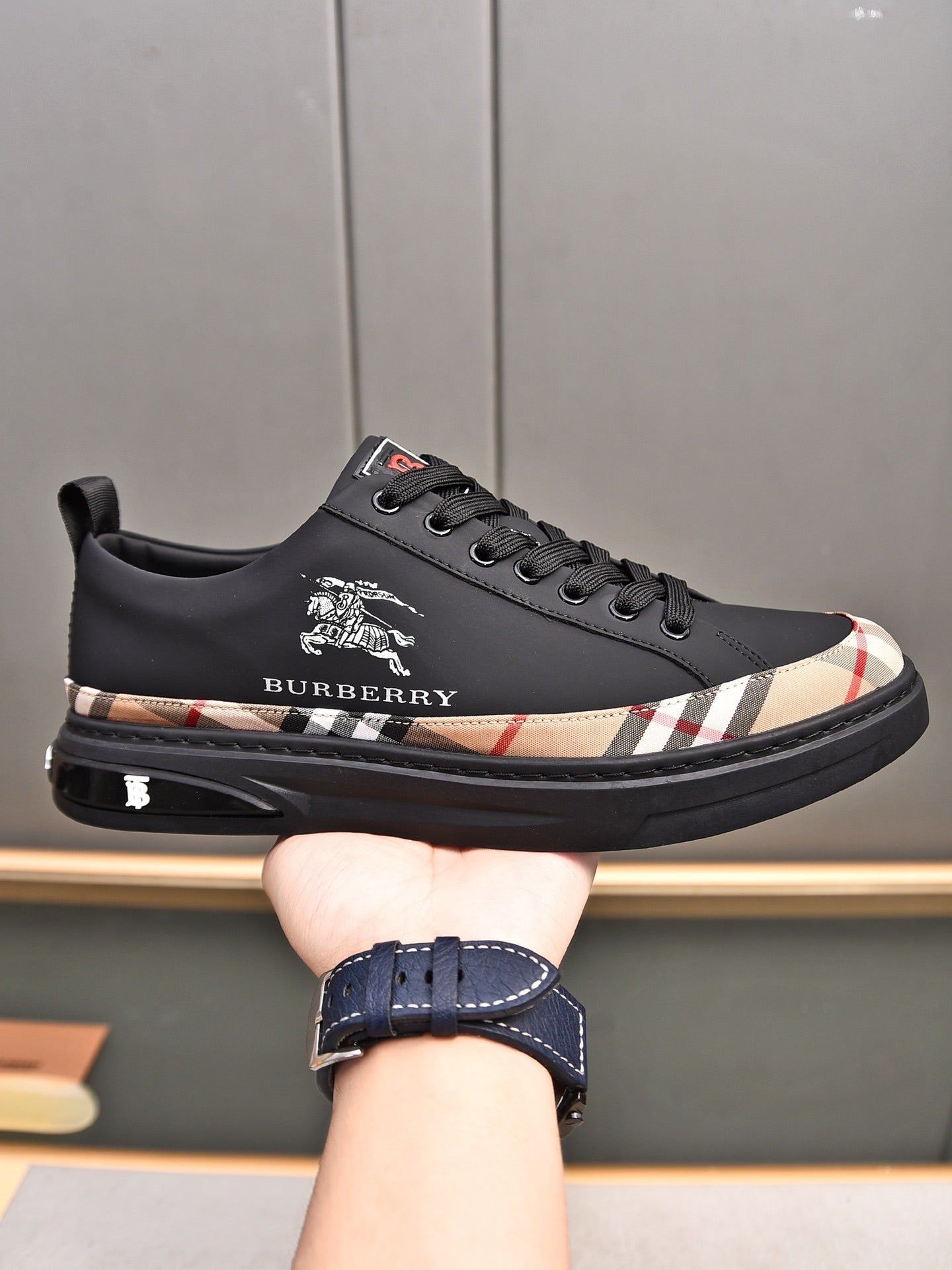 24 Luxury B Brand Casual Sneakers 0424082617