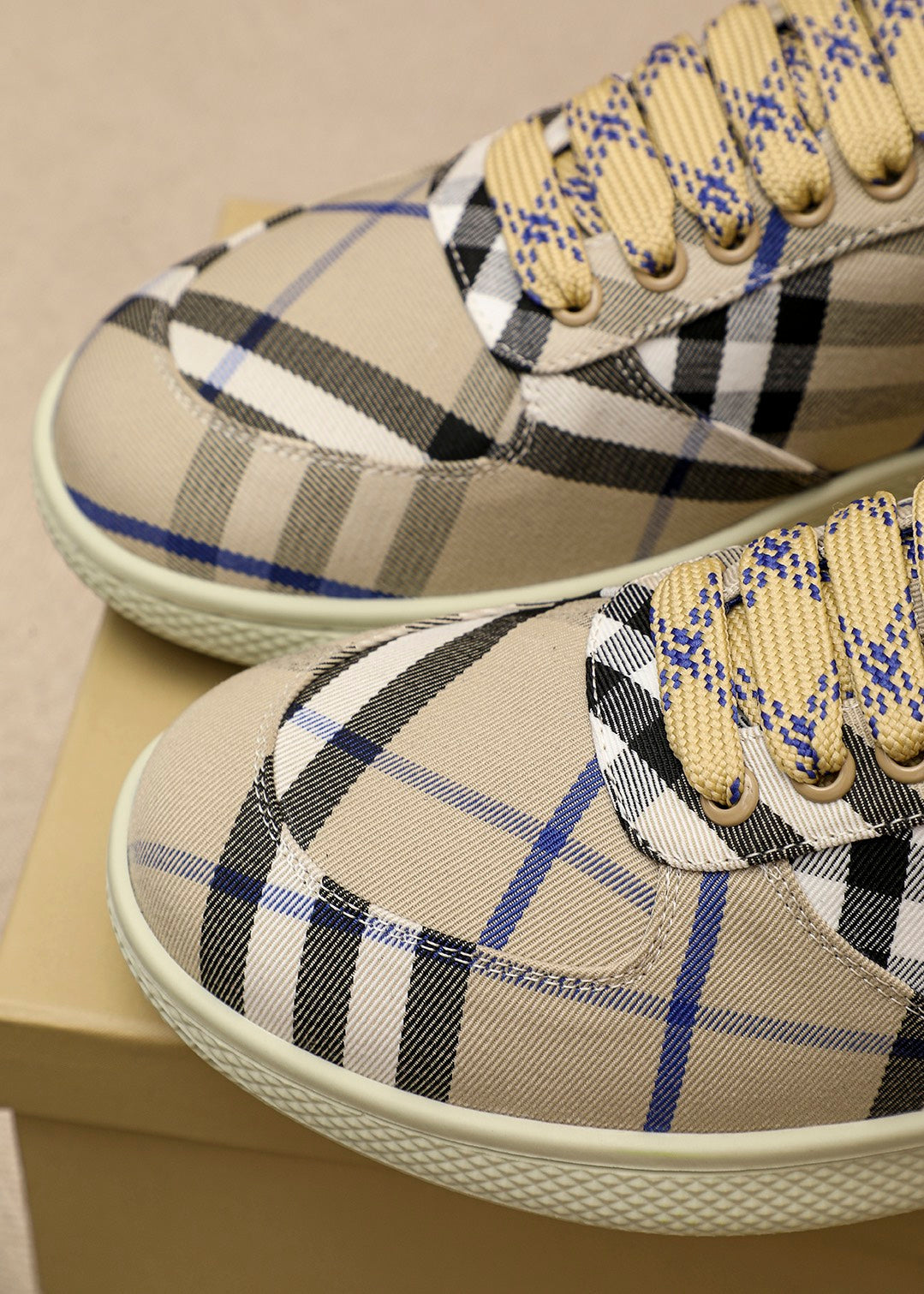 25 Luxury B Brand Casual Sneakers 042025052809